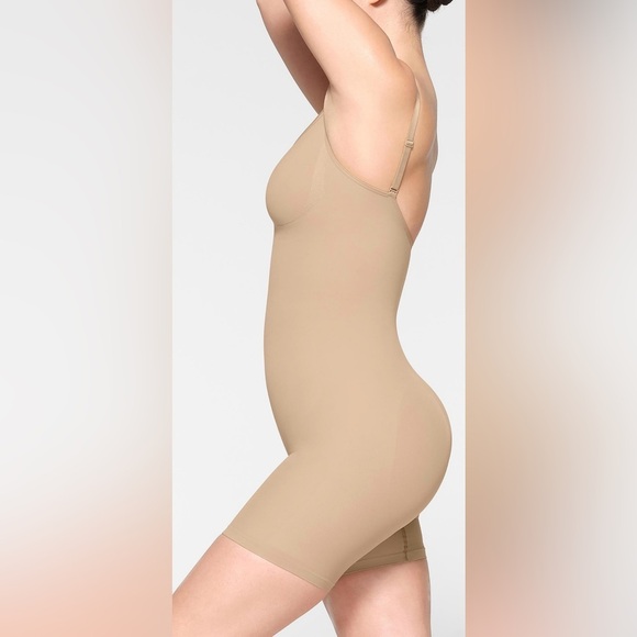 Skims Seamless Sculpt Mid Thigh Bodysuit Open Gusset In Mica S/M Shape-wear New - Picture 5 of 9